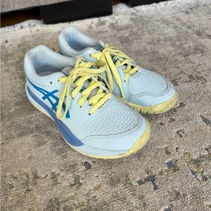 Youth Tennis Shoes 2.5